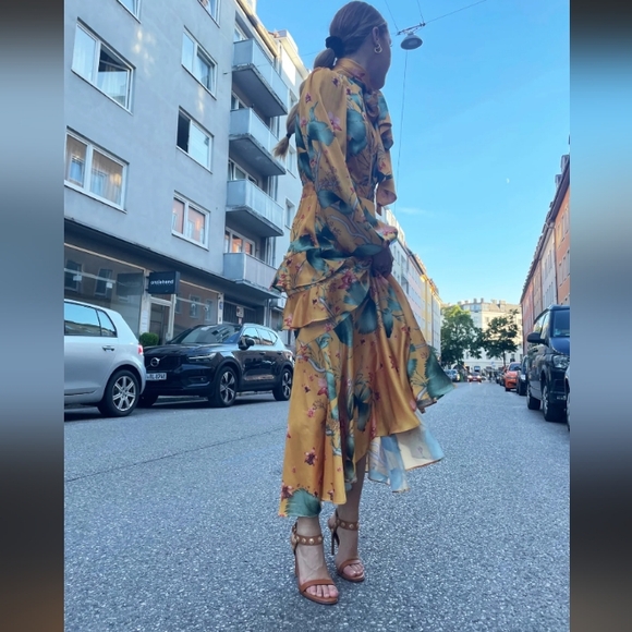 Valentino sandals with gold detail 39 - Picture 6 of 7